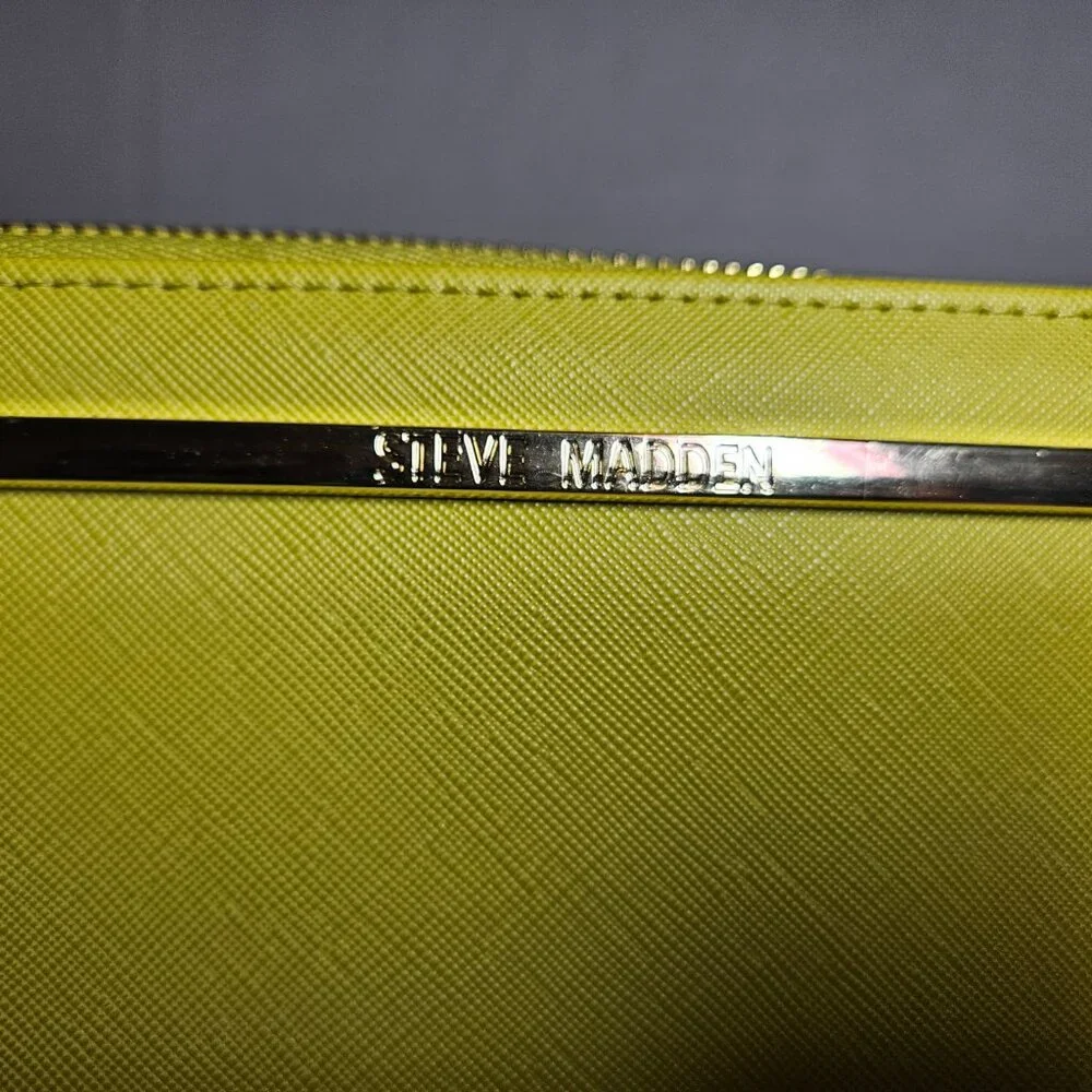 STEVE MADDEN SMOOTH ZIP AROUND WALLET PASTEL YELLOW WRISTLET - Picture 4 of 15